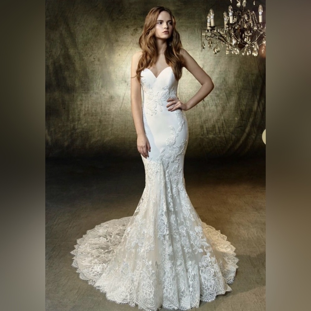 Brand New Elegant White Lace Wedding Dress